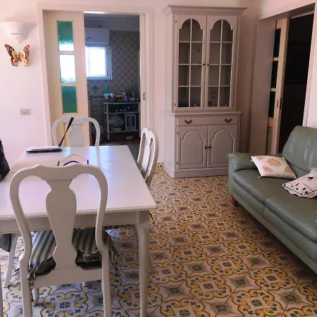 Regina Di Capri - Acquaviva -