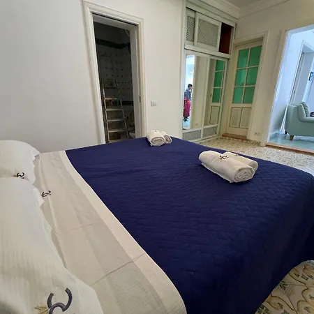 Regina Di Capri - Acquaviva - *